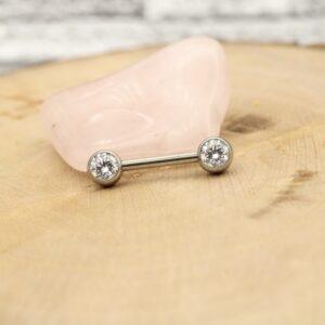 Steekloze 14G (1.6mm) NeoMetal tepelpiercing met kristallen afwerking.