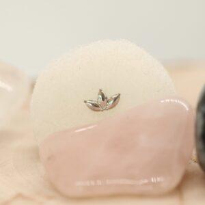 Kunstzinnige edelsteen en siersteen met Fates symbool, handgemaakt en uniek.