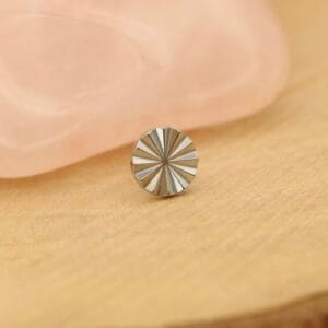 NeoMetal Spline, precisie metalen schroef voor tatoeageapparatuur, hoogwaardige kwaliteit.